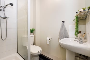 Premium Studio at St Peters Court, Midland Way, Lenton, Nottingham, NG73EU - Image 2