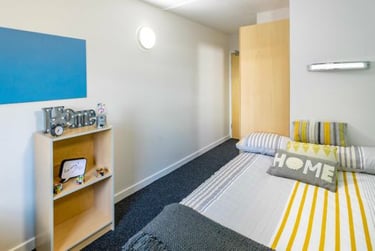 Ensuite at Leighton Hall, Leighton Street, City Centre, Preston, PR18RH - Image 1