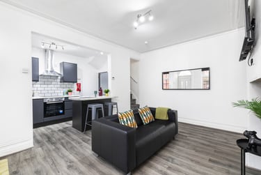 2 bed house, Queens Road, Hyde Park, Leeds, LS61NY - Image 2