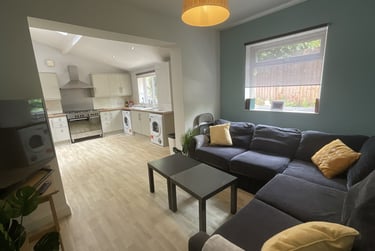 8 bed house, West Lorne Street, Newton, Chester, CH14AF - Image 1