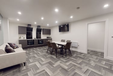 6 bed house, Graduation House, Beeston, Nottingham, NG94HL - Image 1