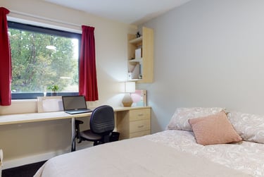 Classic 5 Bed Ensuite at The Pinnacles, Broad Street, City Centre, Sheffield, S25AR - Image 2