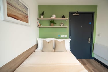 Gold En Suite - Image 3