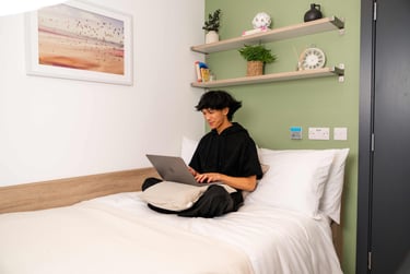 Gold En Suite - Image 9