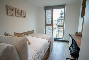 Silver En Suite - Image 2