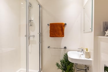 Classic Ensuite - Image 12