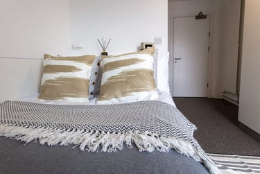 Superior Ensuite at East Shore, East Sands, Central, St Andrews, KY168LH - Image 1