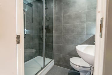 Penthouse Studio - Image 7