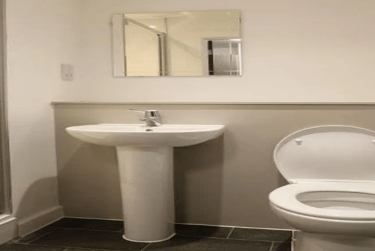 9 Bed Classic Ensuite - Image 5