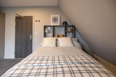 Classic 2 Bedroom Apartment at Ash Grove Court, Ash Grove, University Of Surrey, Guildford, GU28US - Image 1