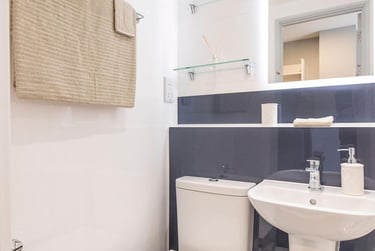 Classic 2 Bedroom Apartment at Ash Grove Court, Ash Grove, University Of Surrey, Guildford, GU28US - Image 9