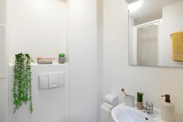 Gold Accessible Studio - Image 3