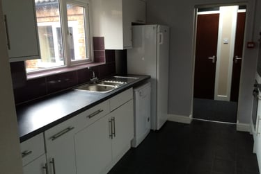 8 bed house, Dallas Street, City Centre, Preston, PR17UY - Image 2
