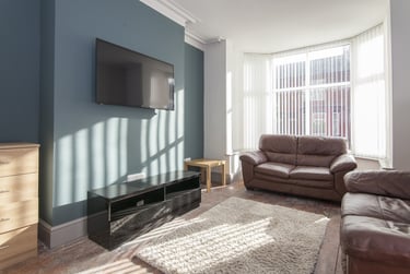 5 bed house, Oak Road, Charlestown, Salford, M72HP - Image 1