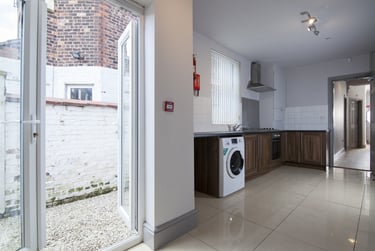 5 bed house, Oak Road, Charlestown, Salford, M72HP - Image 3