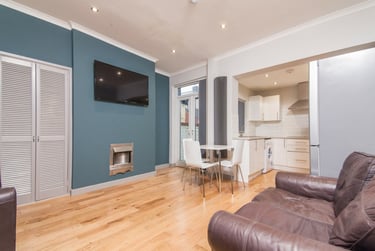 3 bed house, Gerald Road, Charlestown, Salford, M66DW - Image 1