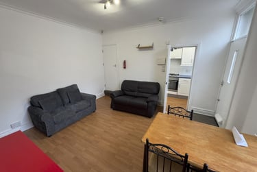 3 bed house, Winfield Terrace, Woodhouse, Leeds, LS29BD - Image 1