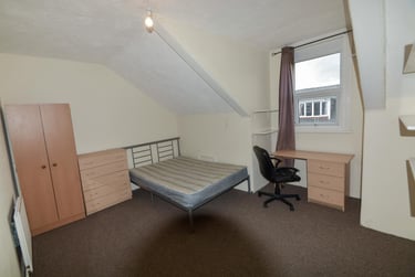 5 bed house, Hessle View, Hyde Park, Leeds, LS61ER - Image 2