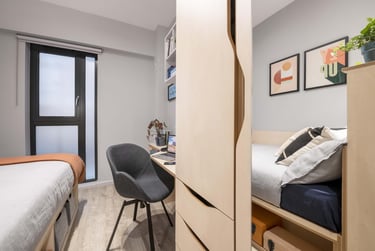 6 Bed Premium Ensuite - Image 4