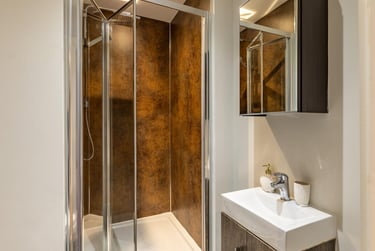 2 Bed Apartment - Image 7