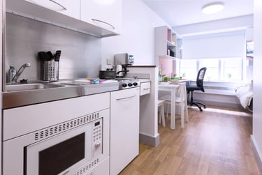 Classic at Unilife High Street, 12-14 High Street, City Centre, Southampton, SO142DF - Image 2