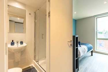 Bronze Studio at Pershore Junction, 1-3 Dogpool Lane, Selly Park, Birmingham, B302XN - Image 4