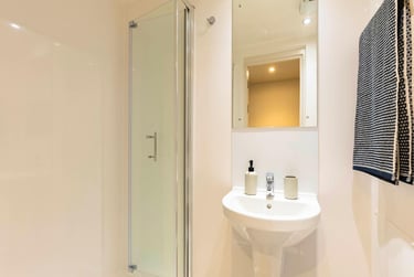Classic Plus Ensuite at Pershore Junction, 1-3 Dogpool Lane, Selly Park, Birmingham, B302XN - Image 3