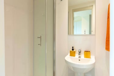 Gold Extra Studio at Pershore Junction, 1-3 Dogpool Lane, Selly Park, Birmingham, B302XN - Image 5