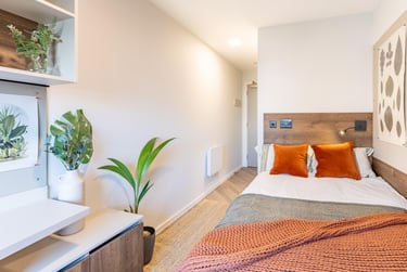 Classic Ensuite at The Place, 33 Queens Road, City Centre, Nottingham, NG23AS - Image 1