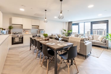 Penthouse Ensuite at The Place, 33 Queens Road, City Centre, Nottingham, NG23AS - Image 2