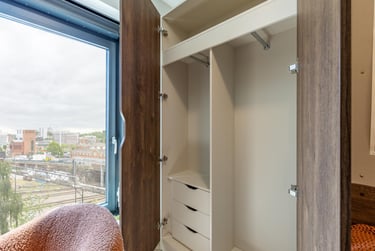 Premium Ensuite at The Place, 33 Queens Road, City Centre, Nottingham, NG23AS - Image 3