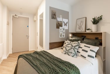 Silver Studio at The Place, 33 Queens Road, City Centre, Nottingham, NG23AS - Image 1