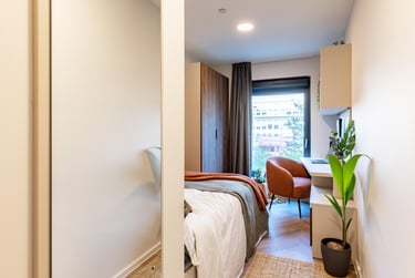 Classic Ensuite at The Place, 33 Queens Road, City Centre, Nottingham, NG23AS - Image 2