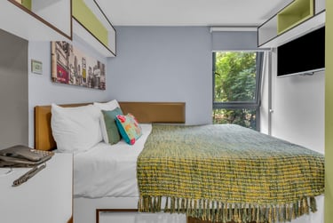 Neo Apartment at Iconinc, The Glassworks, Cardigan Road, Burley, Leeds, LS61LF - Image 2