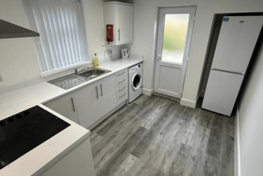 2 bed house, Blaydes Street, Newland, Hull, HU67RE - Image 1