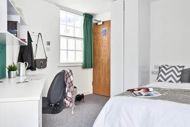 2 Bed Apartment at The Glassworks, 60 Newarke Street, City Centre, Leicester, LE15AN - Image 1