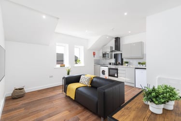 2 bed house, Royal Park Road, Hyde Park, Leeds, LS61FR - Image 1