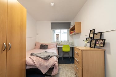 Non Ensuite - Bronze at Lucia Foster Welch, Royal Crescent Road, Portswood, Southampton, SO143ZP - Image 3