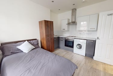 1 bed house, Ashby Road, City Centre, Loughborough, LE113AA - Image 1