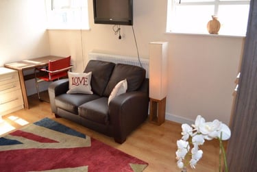 1 bed house, Orchard Street, City Centre, Loughborough, LE115AZ - Image 1