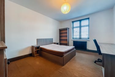 7 bed house, High Street, City Centre, Loughborough, LE112PZ - Image 3