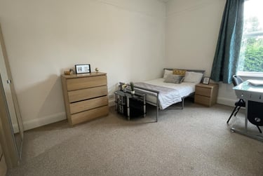 8 bed house, Saughall Road, University of Chester, Chester, CH14BH - Image 1