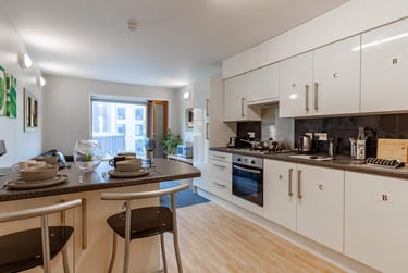 Classic Ensuite at Kendrick Hall, 4 Crown Place, City Centre, Reading, RG15AE - Image 4