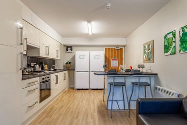 Classic Ensuite at Kendrick Hall, 4 Crown Place, City Centre, Reading, RG15AE - Image 5