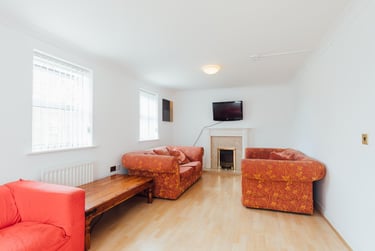 6 bed house, Moorhen Way, City Centre, Loughborough, LE113HH - Image 2