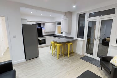 6 bed house, Forest Road, City Centre, Loughborough, LE113HS - Image 1