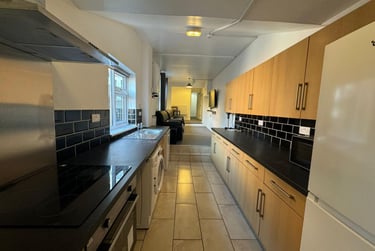 6 bed house, West Parade, West End, Lincoln, LN11QR - Image 1