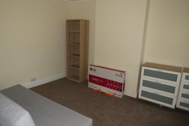 2 bed house, Storer Road, City Centre, Loughborough, LE115EH - Image 2
