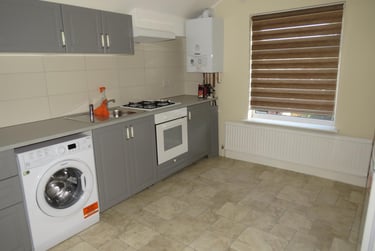 2 bed house, Storer Road, City Centre, Loughborough, LE115EH - Image 1