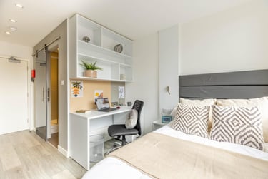 Deluxe Studio - Image 1